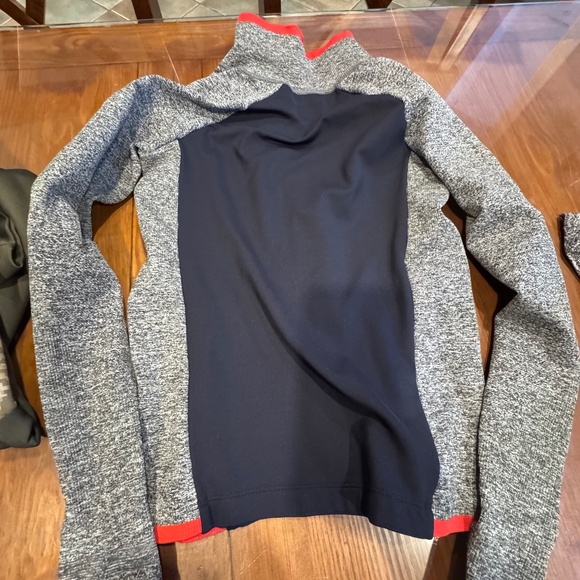 Athleta XS Zip up top - Picture 2 of 3